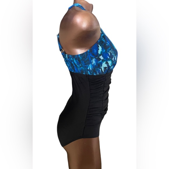 Nwot Slimming Swimsuit - Picture 5 of 9